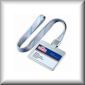 COLORE: Badge bianco cordino a strisce argento