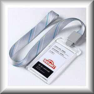 COLORE: Badge bianco cordino a strisce argento